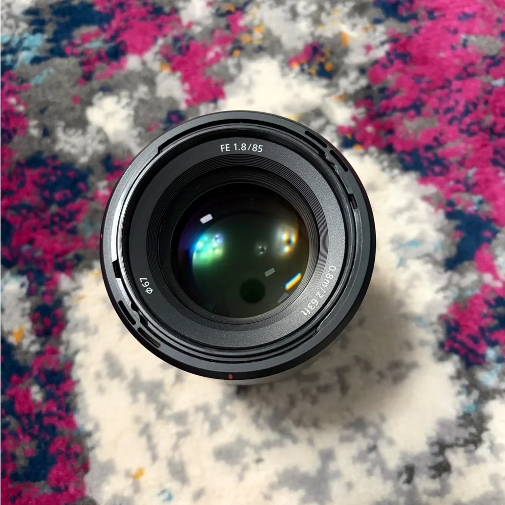 Sony FE 85mm f/1.8 Lens